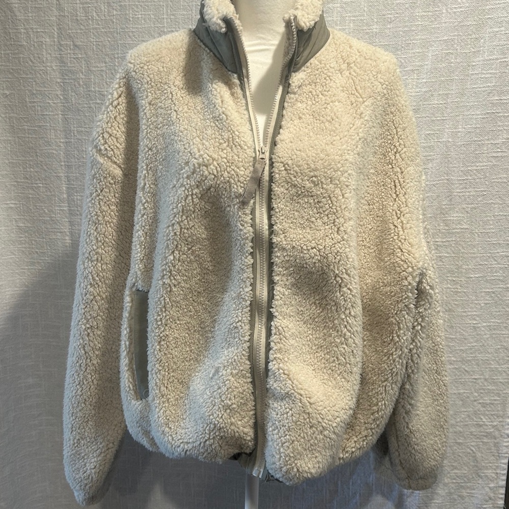 BDG NWT Large Juniors Bomber Teddy Zip Up Jacket